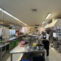 کارگر ساده و کارگر نظافتی در قنادی