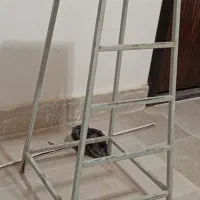 چهار پایه آهنی و کپسول آتشنشانی چراغ خواب سه سی دی