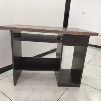 میز تحریر و کامپیوتر با صندلی