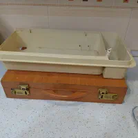 جعبه چوبی و قاب زیرچرخ خیاطی فقط قاب زیر موجوده