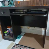 میز کامپیوتر و صندلی چرخدار دار