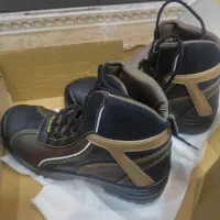کفش عایق برق