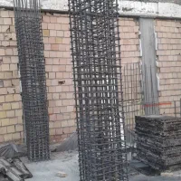 تعدادی کارگر جهت کار در آرماتوربندی