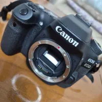 دوربین Canon 80D در حد آک