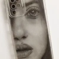 طراحی نیم چهره روی قاب موبایل(تخفیف به مدت محدود)