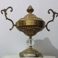 میز و شکلات خوری