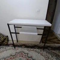 استند . گل میز . پایه دار.