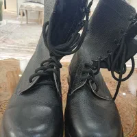 دو جفت پوتین سربازی