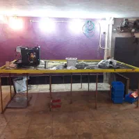 میز آهنی بزرگ