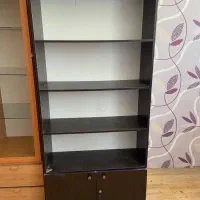 کتابخانه و کمد