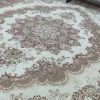 فرش در حد نو بدون پارگی و سوختگی
