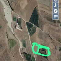 زمین در روبه روی روستای خنجر ۲ دقیقه فاصله از جاده