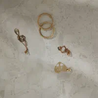 پلاک و گوشواره