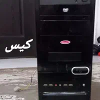 کامپیوتر و میز و صندلی