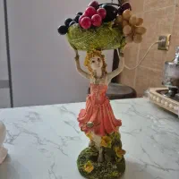 مجسمه دختر سبد دار