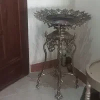 ظرف برنز کنار سالنی