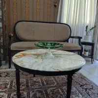 کاناپه و میز وسط