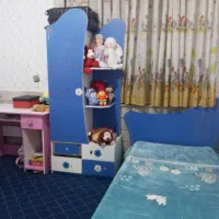 تخت ، تشک،میز تحریر و کمد