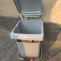 سطل زباله پدالی