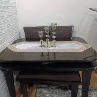 میز ناهار خوری دوتا صندلی و یک نمیکت چهار نفره