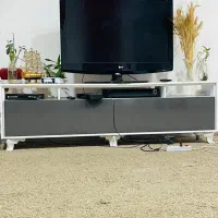 میز و تلویزیون ال جی ۴۲ اینچ