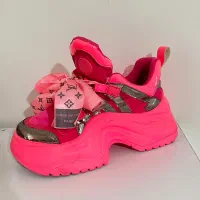 کفش اسپرت دخترونه سایز ۳۷ تا ۴۰ رو ساپورت میکنه