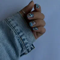 کاشت ناخن و اکستنشن مژه و کراتین