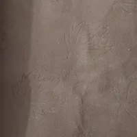 موکت قهوه ای با طرح برگ