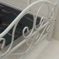 تخت جوان کاملا سالم