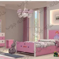 تخت چوبی با ساختار محکم و رنگ‌بندی متنوع