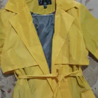 بارونی زرد خفن|لباس|رشت, منظریه|دیوار