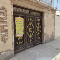 درب پارکینگ و نفر رو