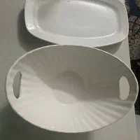 تعدادی ظروف سرامیکی سفید