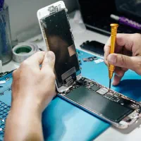 گوشی خراب و خاموش شما را برمیداریم