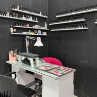همکاری باناخنکار و مژه کار/اجاره میز ناخن و مژه