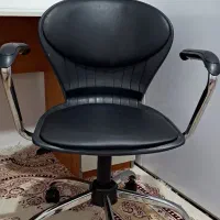 صندلی جکدار در حد نو و میز تحریر