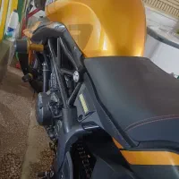 بنلی ۳۰۰ زرد قناری