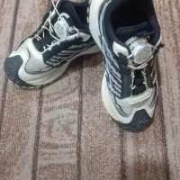 فروش تعدادی کفش بچگانه