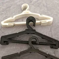 چوب لباسی و رگال لباس|بندرخت و رختآویز|قم, پردیسان|دیوار