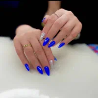 خدمات کاشت ناخن در سالن|خدمات آرایشگری و زیبایی|شیراز, ستارخان|دیوار
