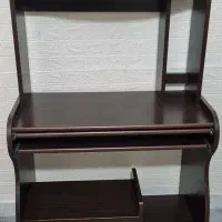 میز تحریر و کامپیوتر