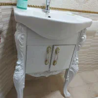 ۲ عدد سنگ روشویی همراه کابین و۱ عددآینه