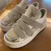 کفش کتونی مجلسی