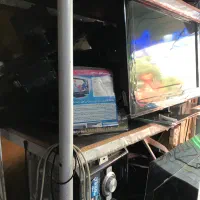 ویترین بسیار مستحکم و تمیز|فروشگاه و مغازه|مشهد, رضاشهر|دیوار