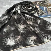 روسری نخی تکرنگ سانیا، راحت و شیک برای روزمره