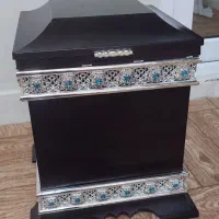 سطل آشغال زینتی و گلدان گل ایستاده