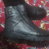 نیم بوت چرم  سایز ۳۹ به ۴۰ هم میخوره