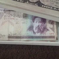 پول قدیمی با جعبه