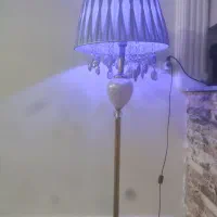 آباژور ایستاده