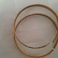 یک عدد النگوشکسته در حد ۵ونیم گرم